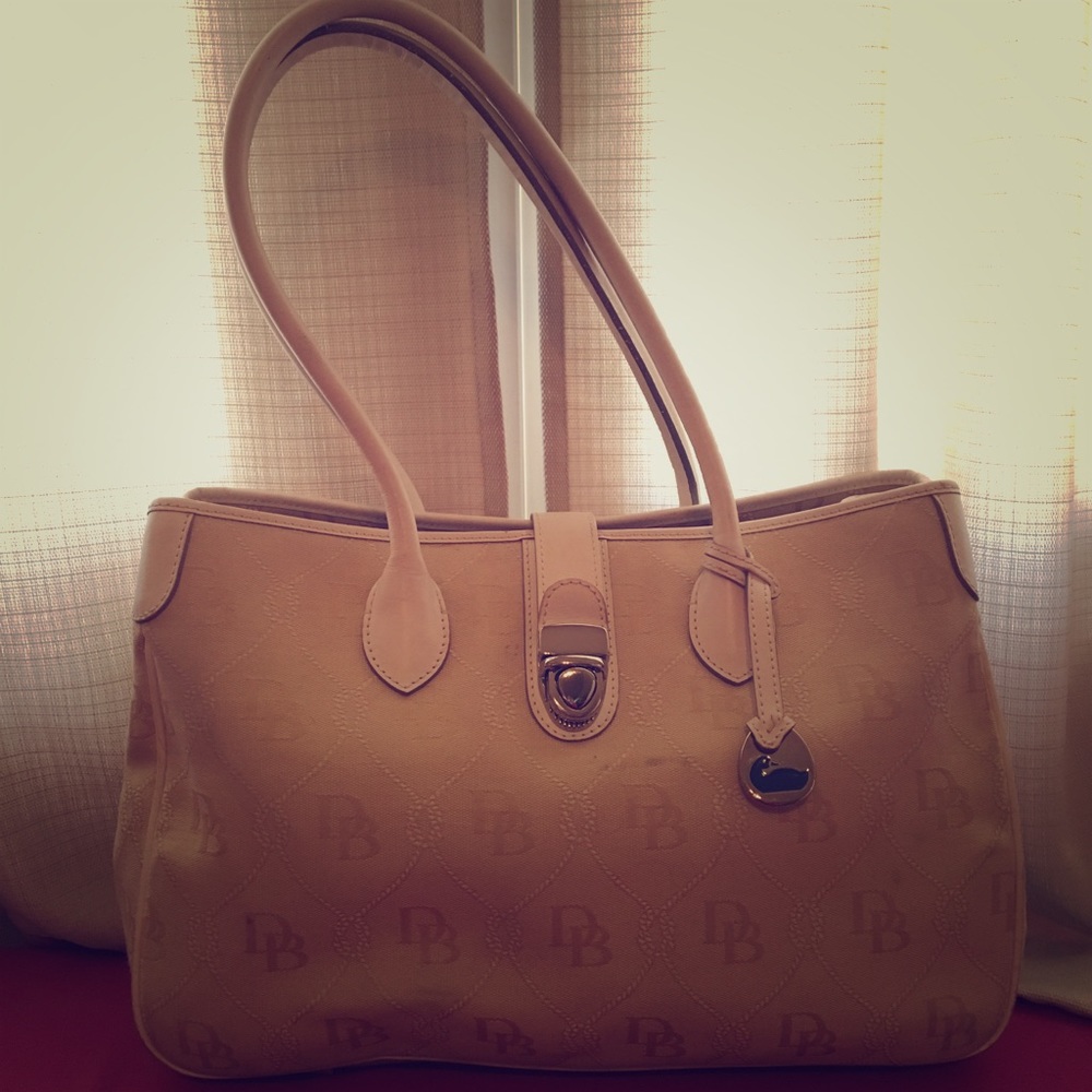 Dooney & Bourke cream/white shoulder bag